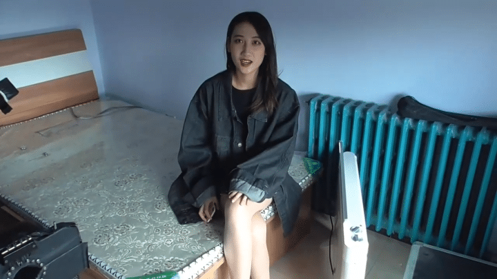 048-熊大原创系列-琪琪行动女子绑在十字架上各种工具挠脚板心TK视频 39分钟