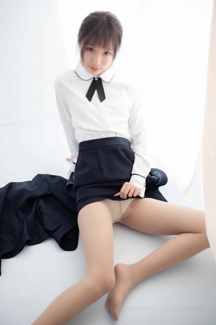 森萝财团玉足写真视频X-050OL少女更衣室展示性感丝足脚底心 146P+1V