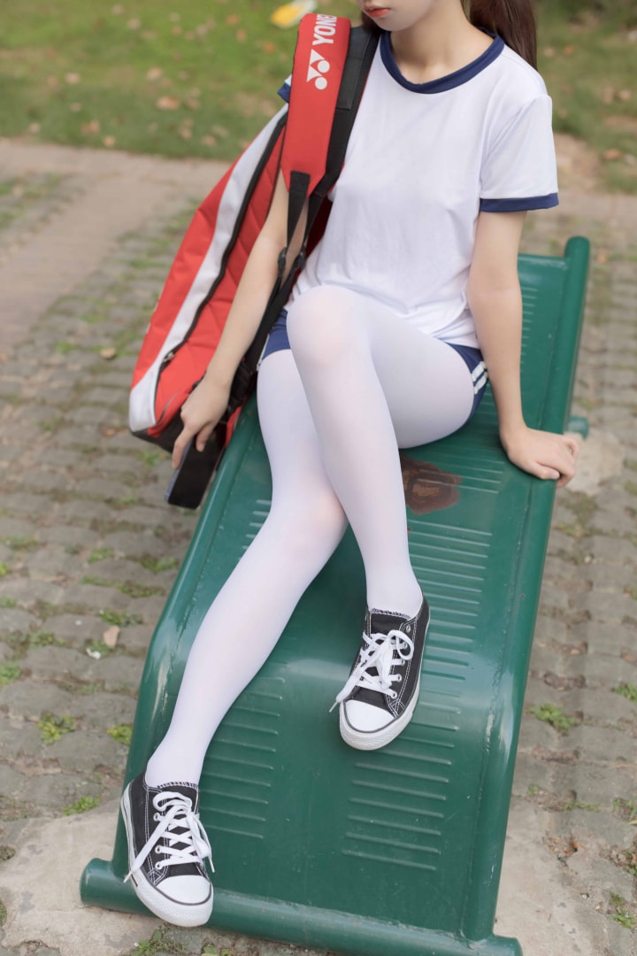 森萝财团写真 無料005 健身少女帆布鞋白丝 19P