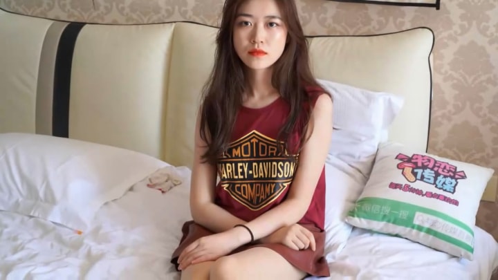 物恋传媒丝袜脚控视频 No.244白色船袜里的肉丝美脚