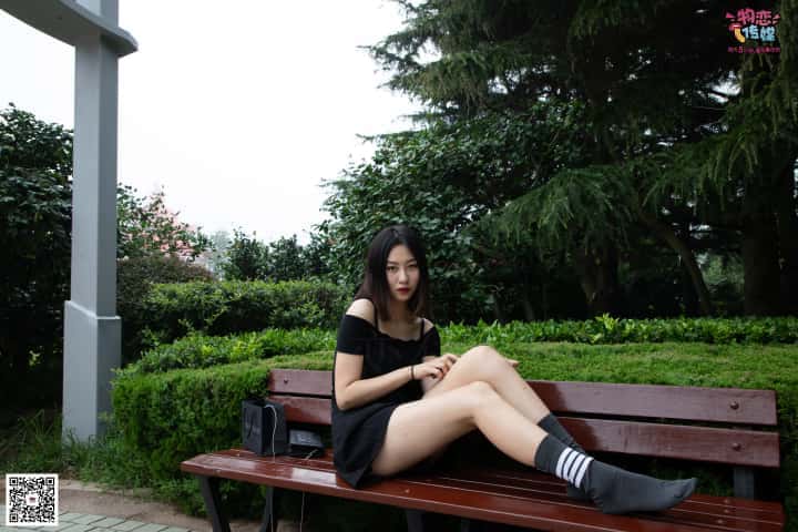 物恋传媒 030乔纳 高冷御姐，烈焰红唇女孩光脚受罚 189P+1V