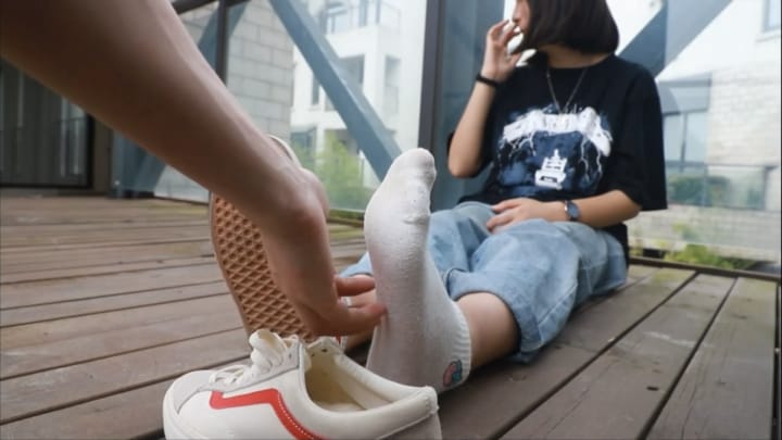 誉铭摄影户外挠女孩子的小脚丫《2019-第三期挠脚作品》